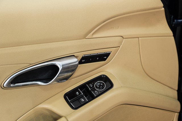Used 2015 Porsche Cayman RWD image 32