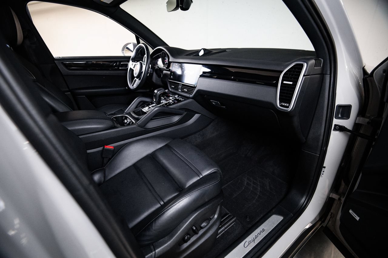 Certified 2023 Porsche Cayenne AWD/4WD image 28