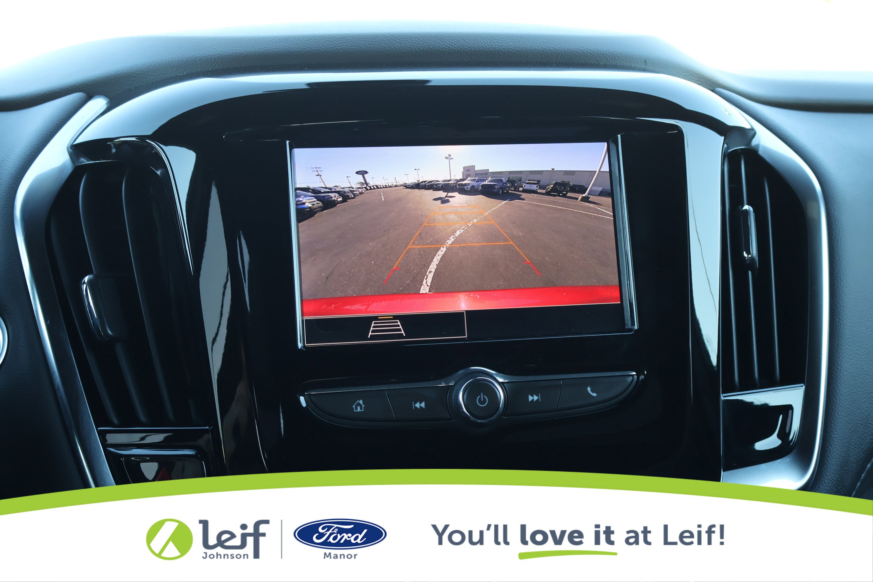 Used 2023 Chevrolet Traverse LT image 21