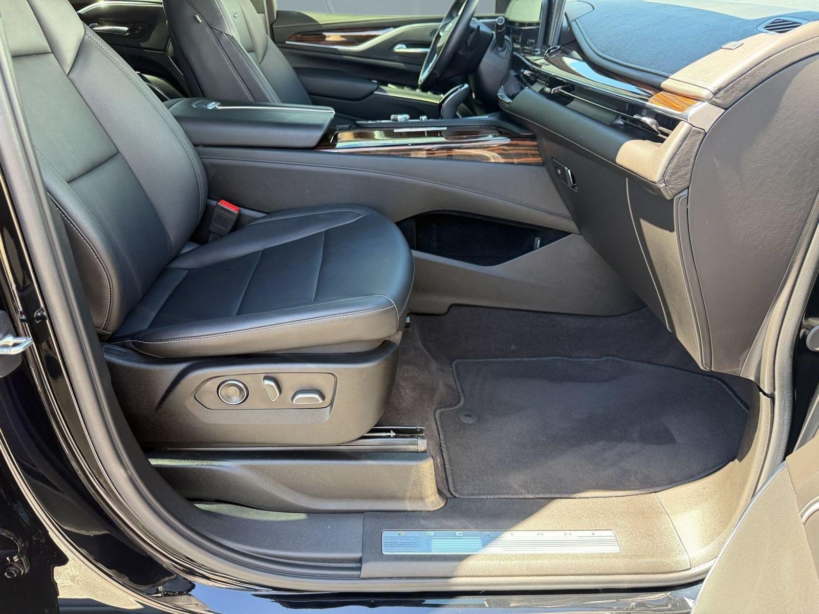 Used 2023 Cadillac Escalade Luxury AWD/4WD image 23