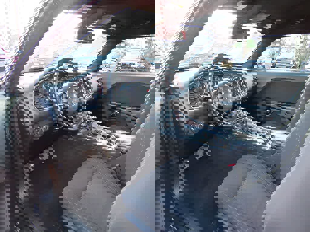 Used 2019 Dodge Challenger SXT image 2