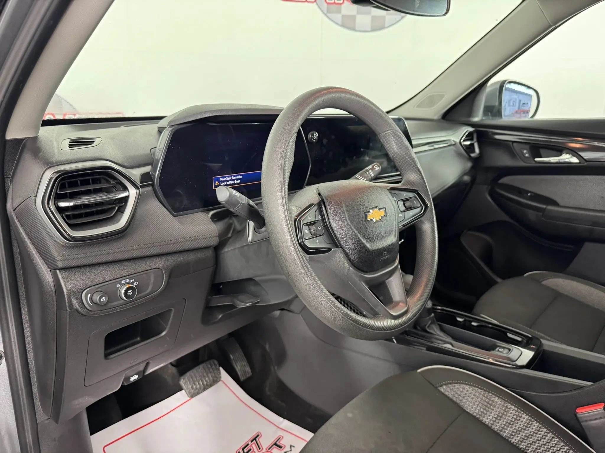 Used 2025 Chevrolet TrailBlazer LT FWD image 10