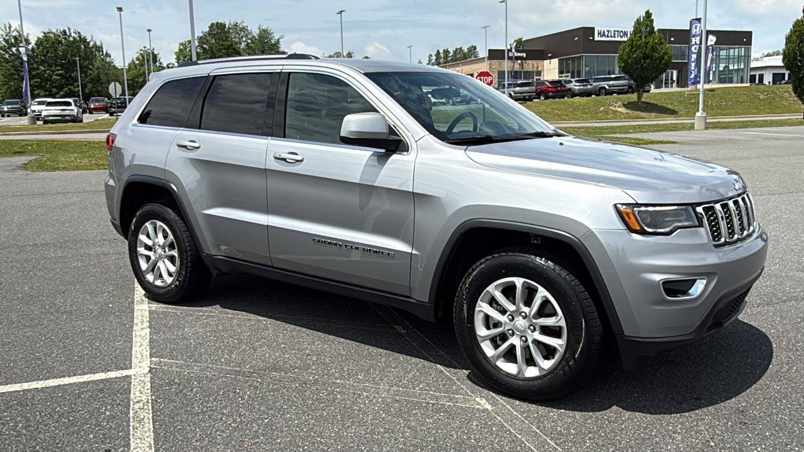 Used 2021 Jeep Grand Cherokee Laredo X AWD/4WD image 2
