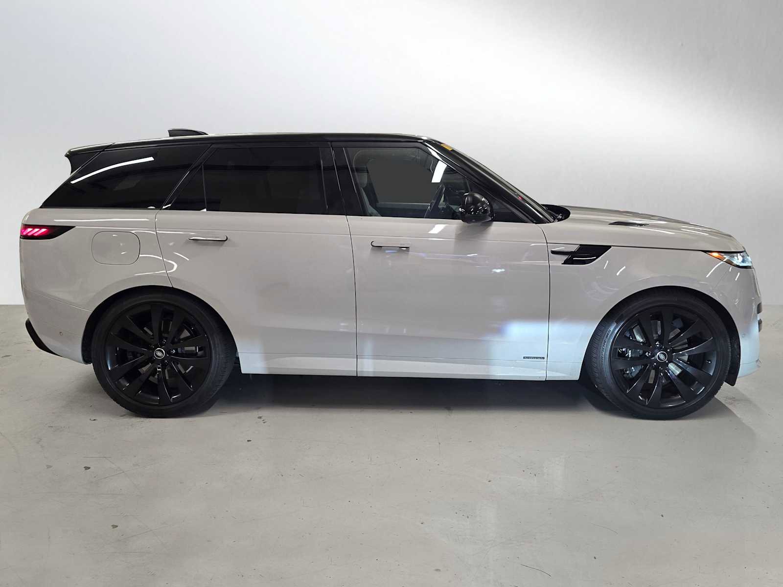 Used 2025 Land Rover Range Rover Sport Autobiography image 6