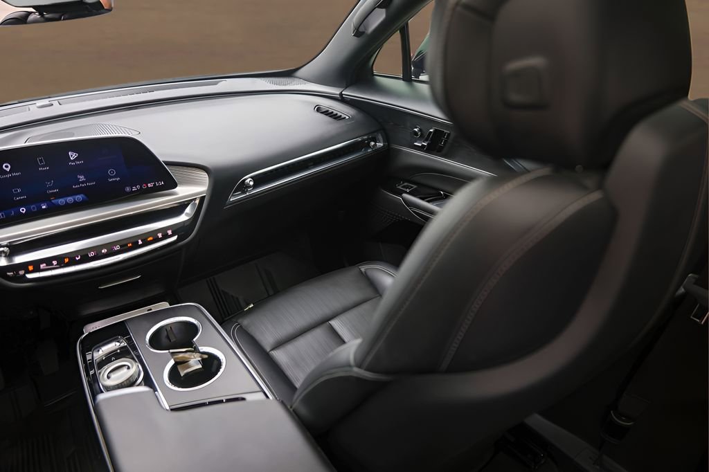 Certified 2024 Cadillac Lyriq Sport AWD/4WD image 27