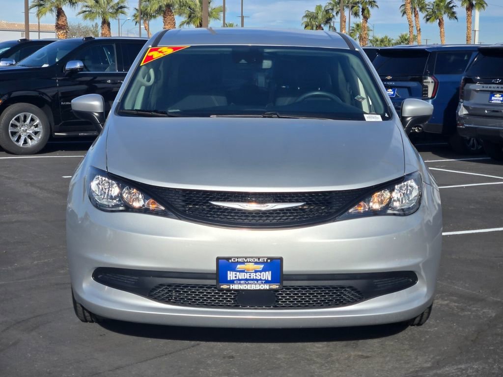 Used 2023 Chrysler Voyager LX image 8