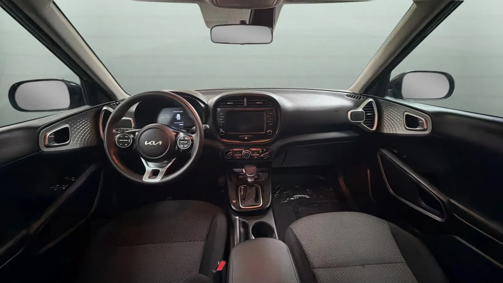 Used 2023 Kia Soul LX w/ LX Technology Package FWD image 9