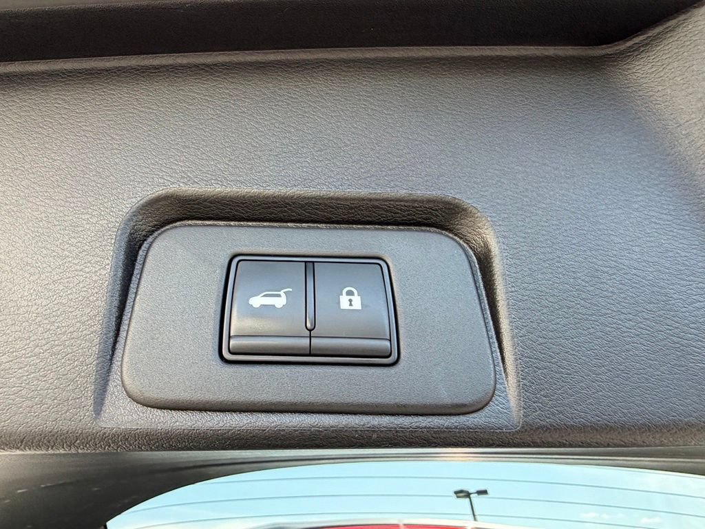 Used 2025 Nissan Rogue SV FWD image 33