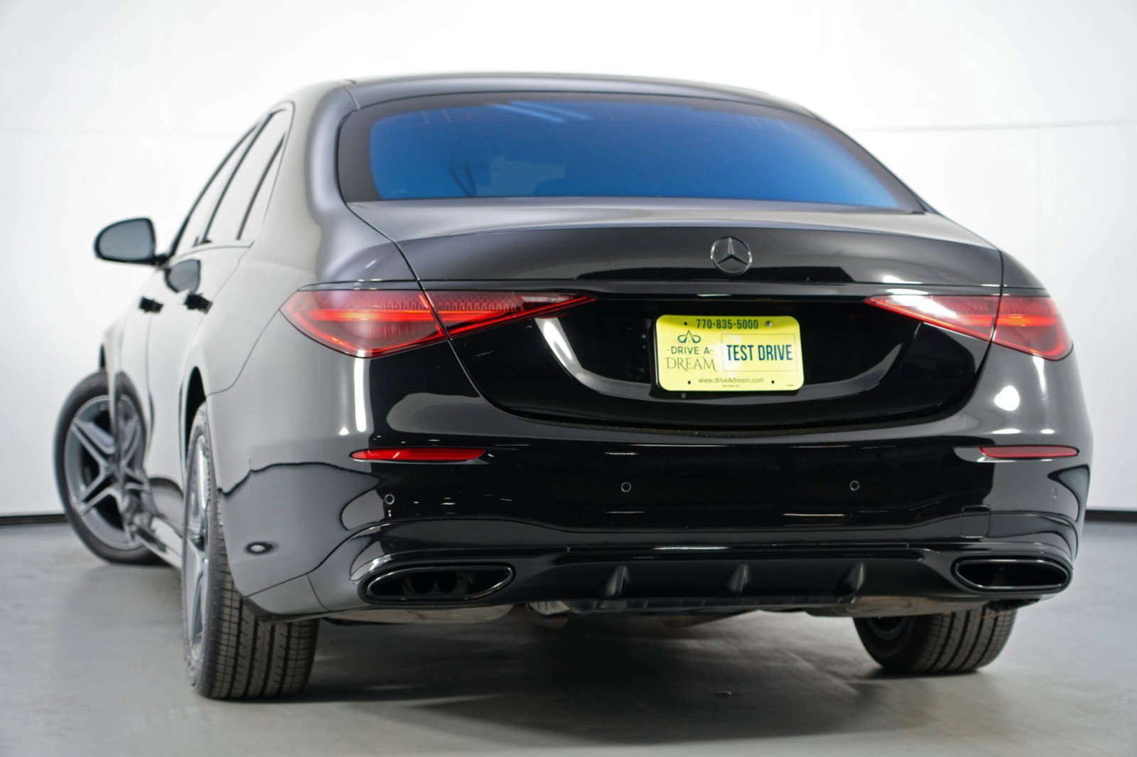 Used 2022 Mercedes-Benz S 500 4MATIC w/ AMG Line Package image 6
