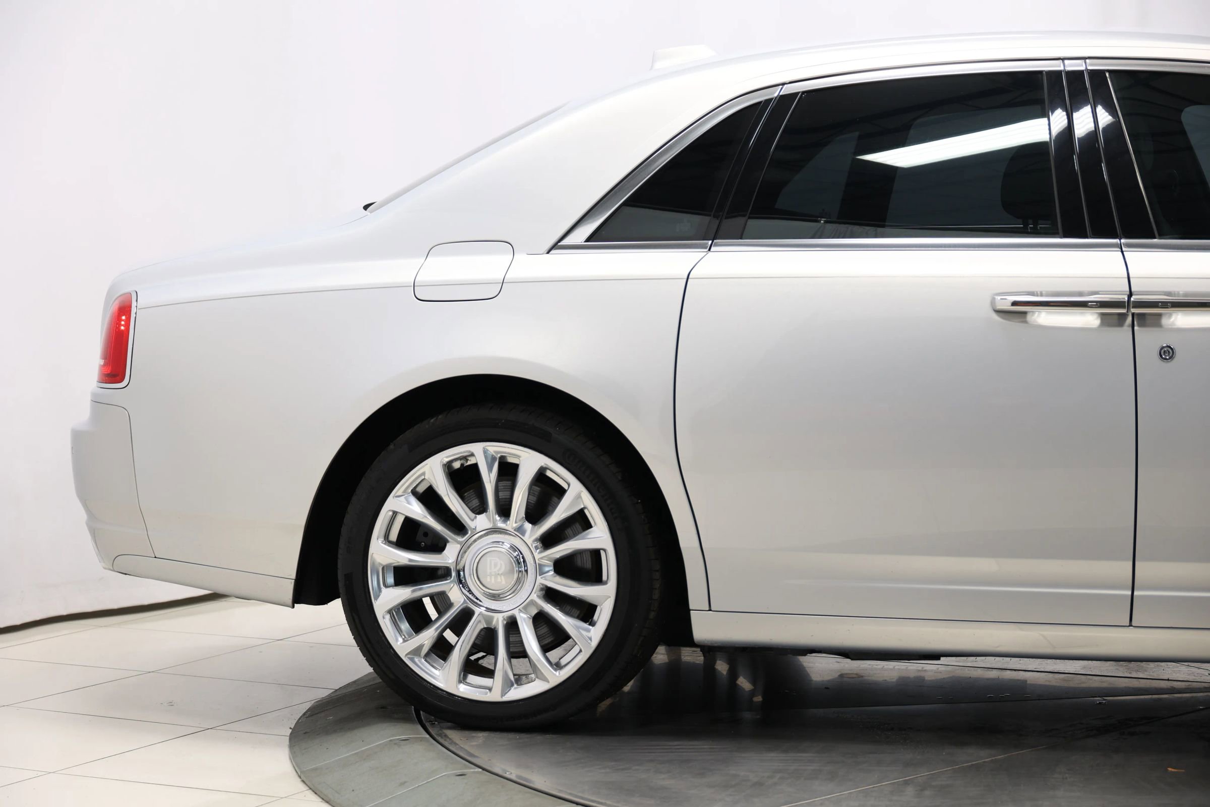Used 2019 Rolls-Royce Ghost image 95