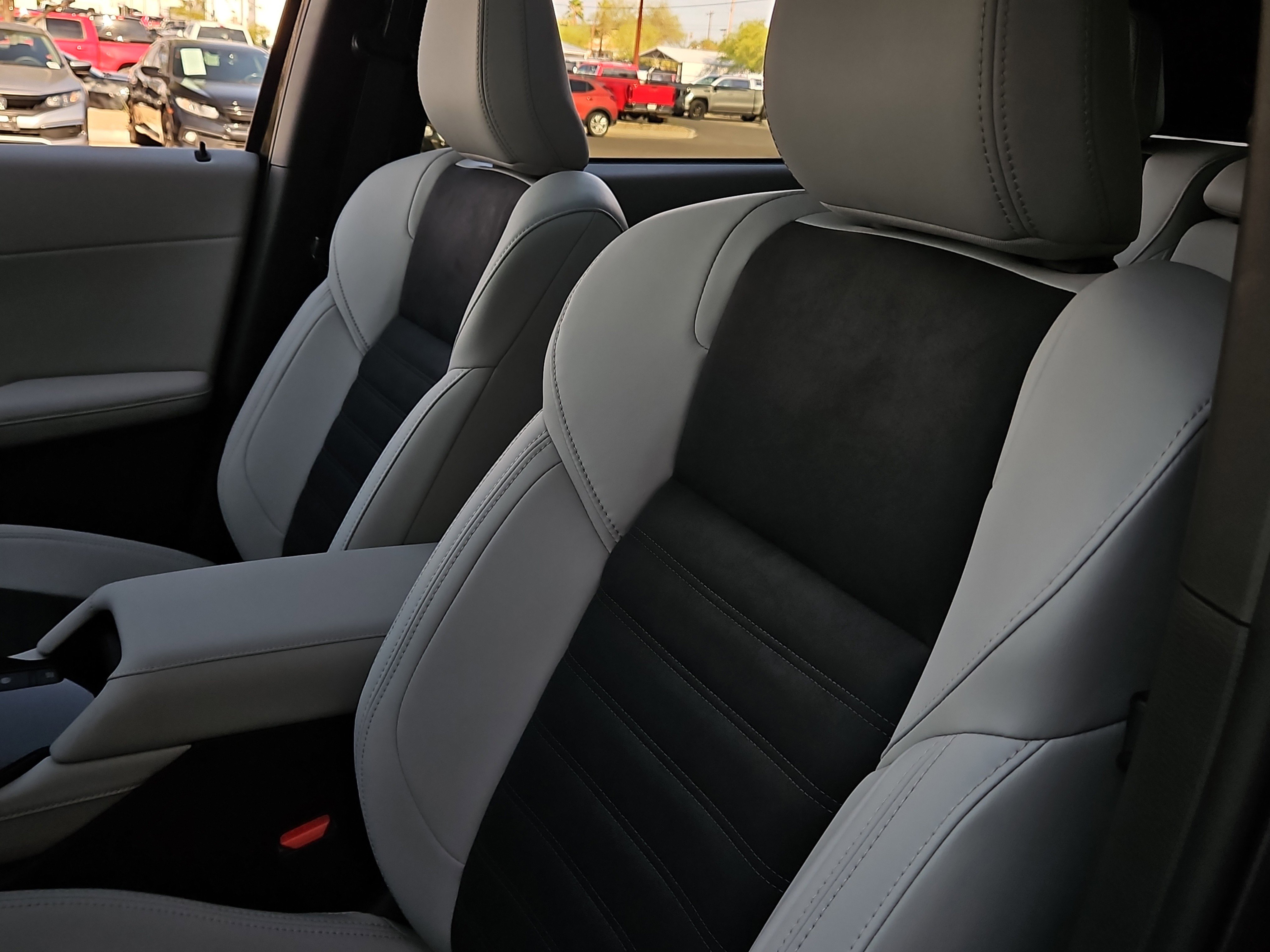 New 2025 Mitsubishi Outlander SE image 9
