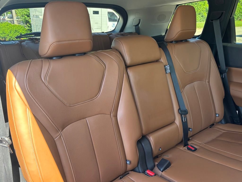 Used 2023 INFINITI QX60 Sensory w/ Vision Package AWD/4WD image 32