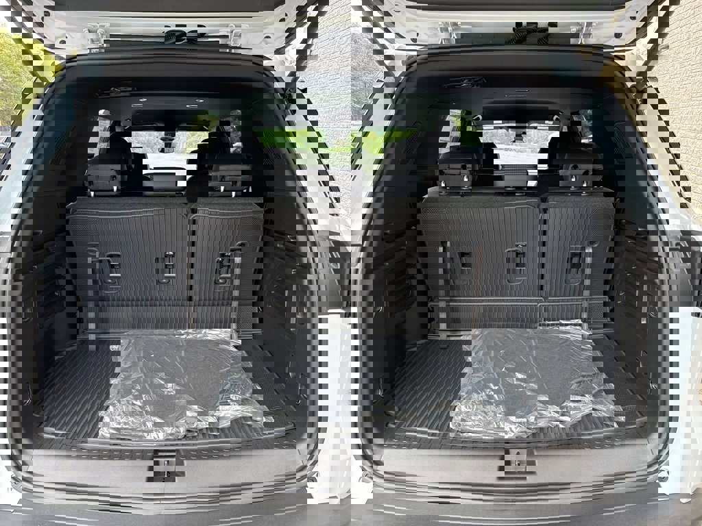 New 2026 Chevrolet Traverse LT w/ LPO, Floor Liner Package image 6