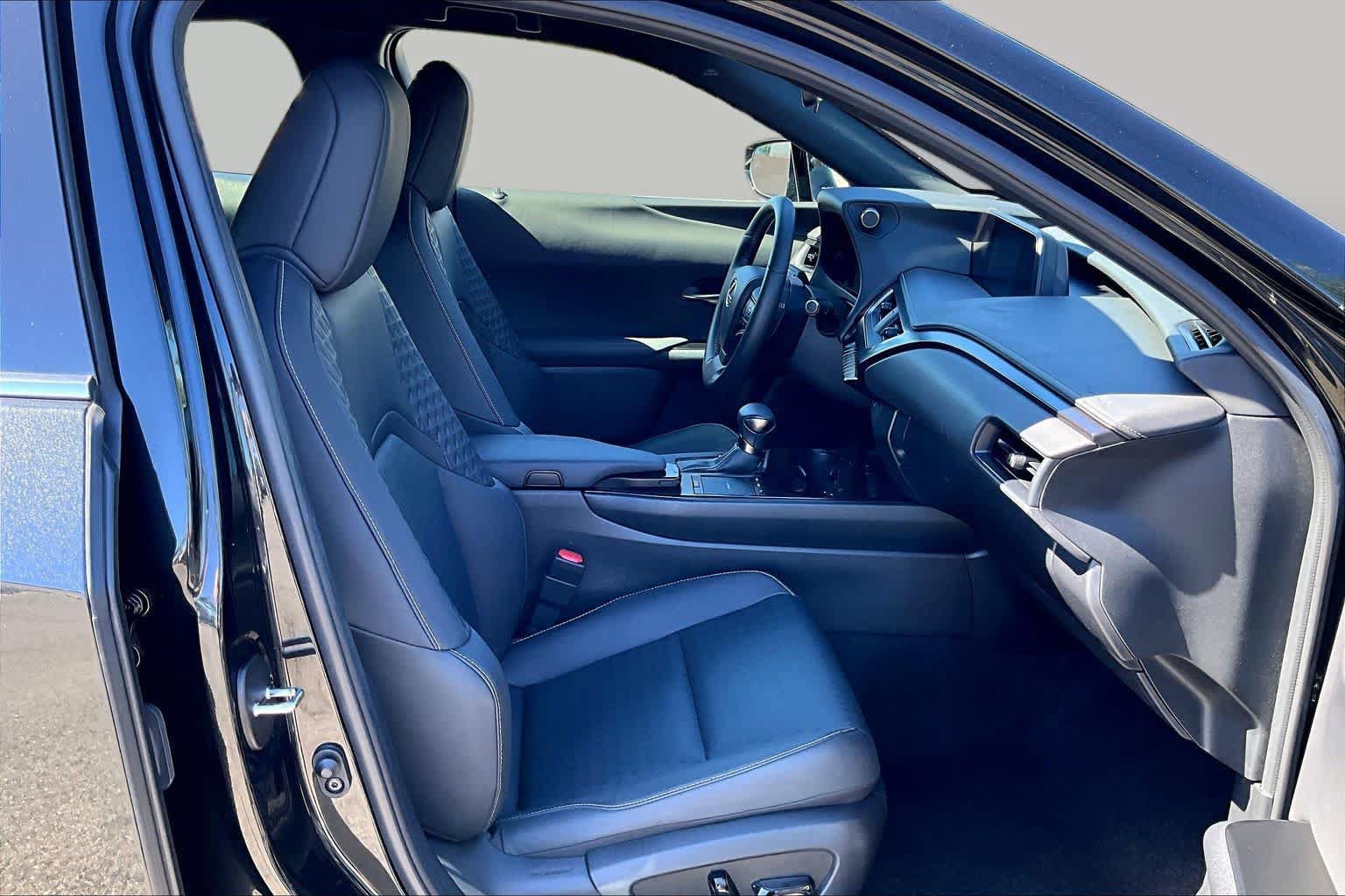 Used 2022 Lexus UX 200 w/ Accessory Package (Z1) FWD image 8