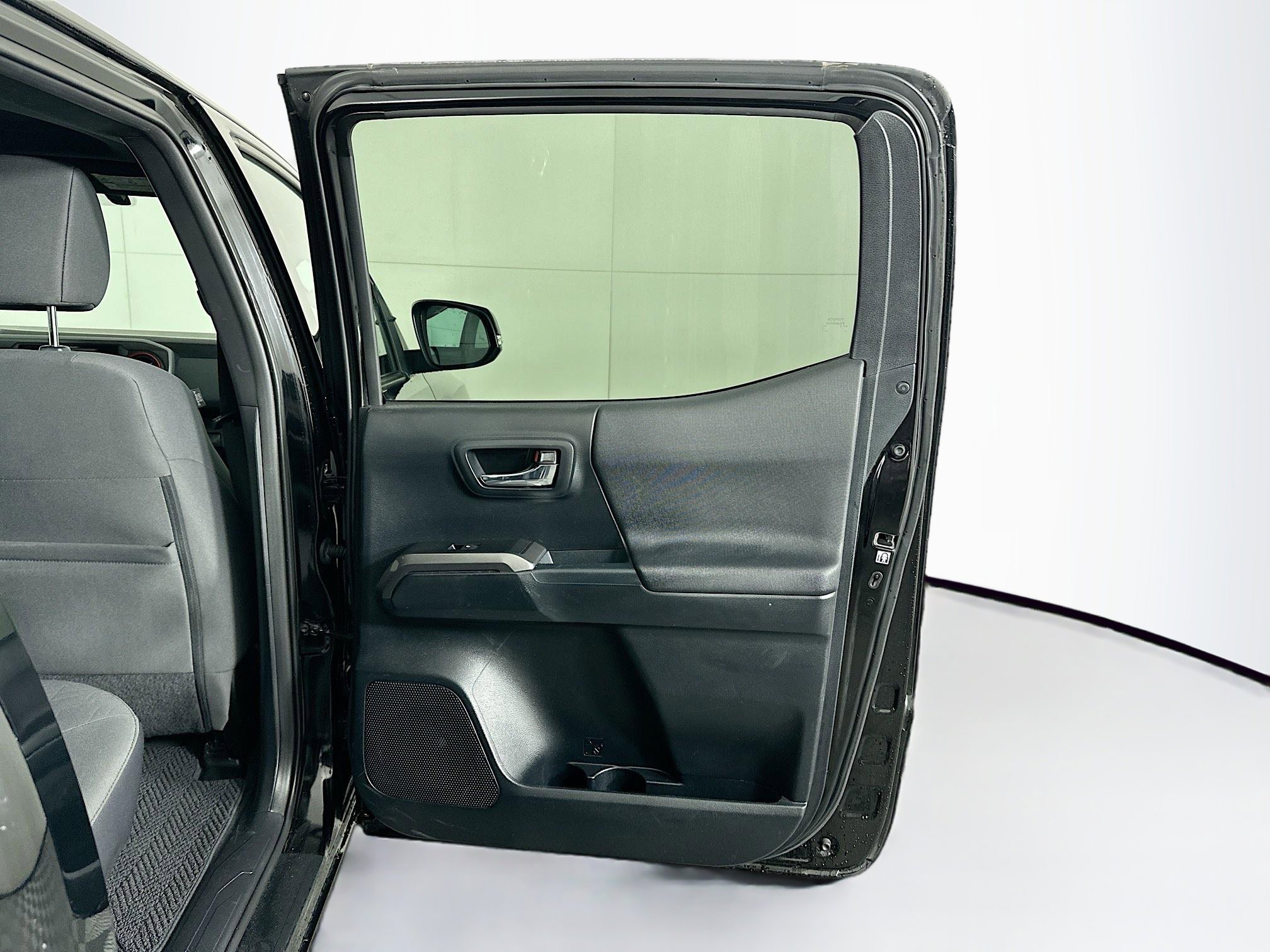 Used 2016 Toyota Tacoma TRD Off-Road image 29