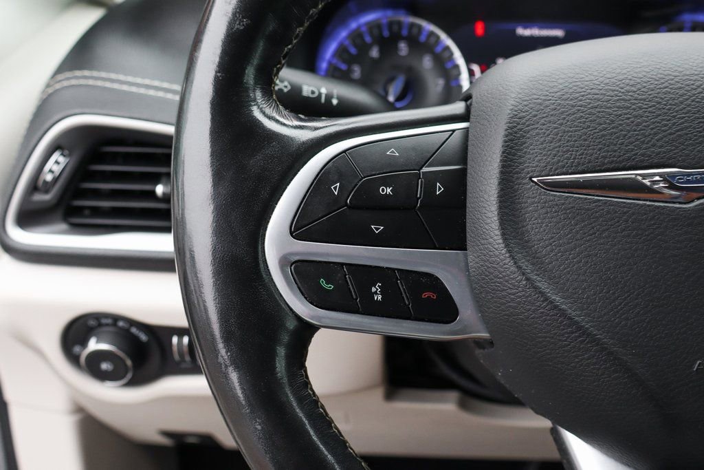 Used 2021 Chrysler Pacifica Touring-L image 22
