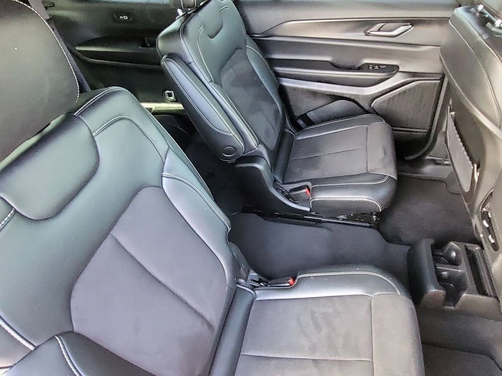 Used 2023 Jeep Grand Cherokee L Laredo AWD/4WD image 33