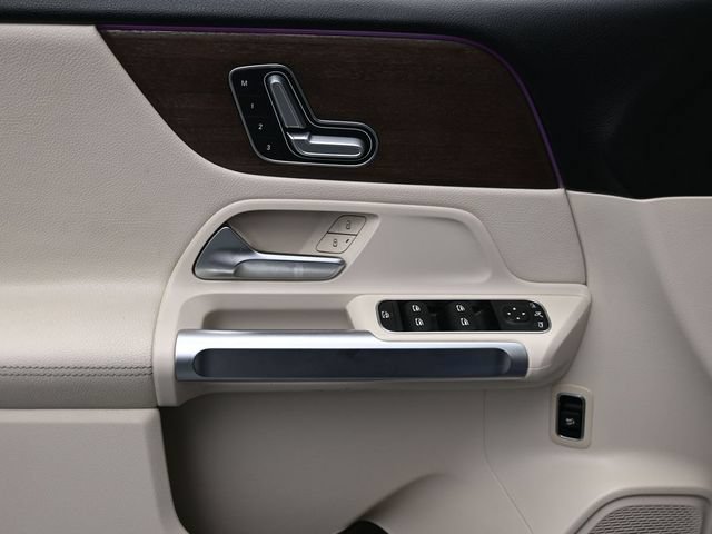 Used 2020 Mercedes-Benz GLB 250 w/ Premium Package image 12