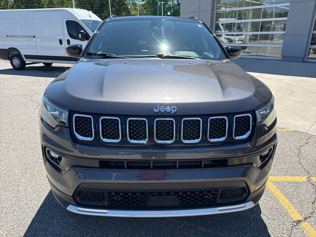 Used 2023 Jeep Compass Limited w/ Sun and Sound Group AWD/4WD image 11