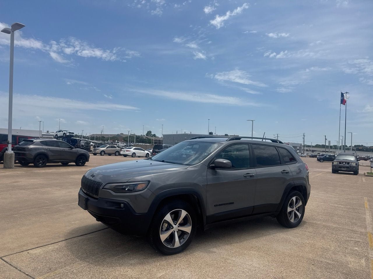 Used 2020 Jeep Cherokee Latitude w/ Quick Order Package 26F North AWD/4WD image 9