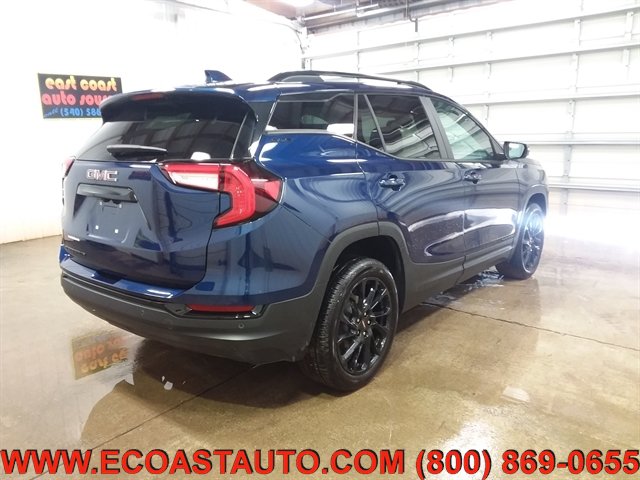 Used 2023 GMC Terrain SLE w/ Driver Convenience Package FWD image 2