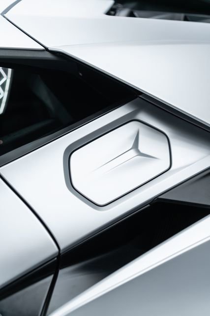 Used 2025 Lamborghini Revuelto AWD/4WD image 31