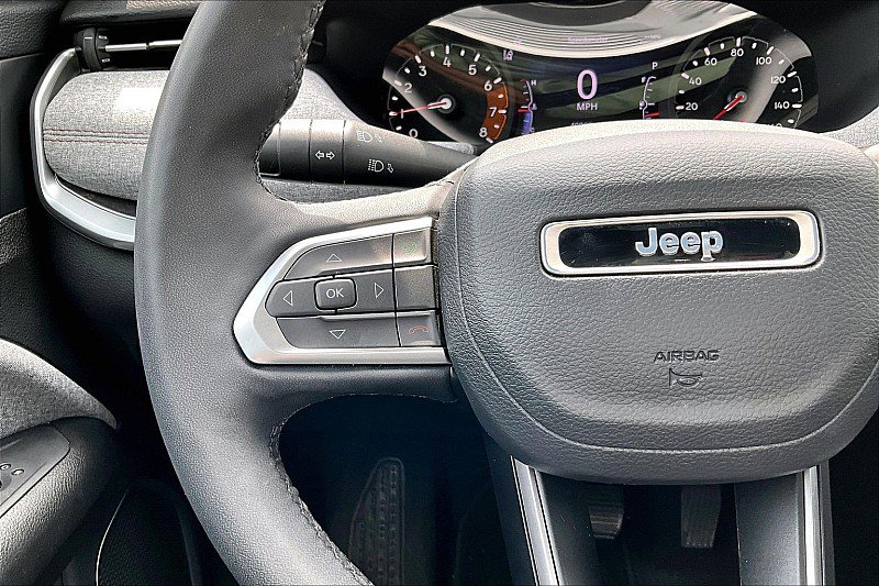 Used 2023 Jeep Compass Latitude AWD/4WD image 17