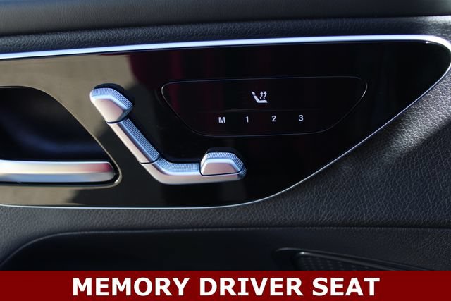 Used 2024 Mercedes-Benz GLC 300 4MATIC image 3