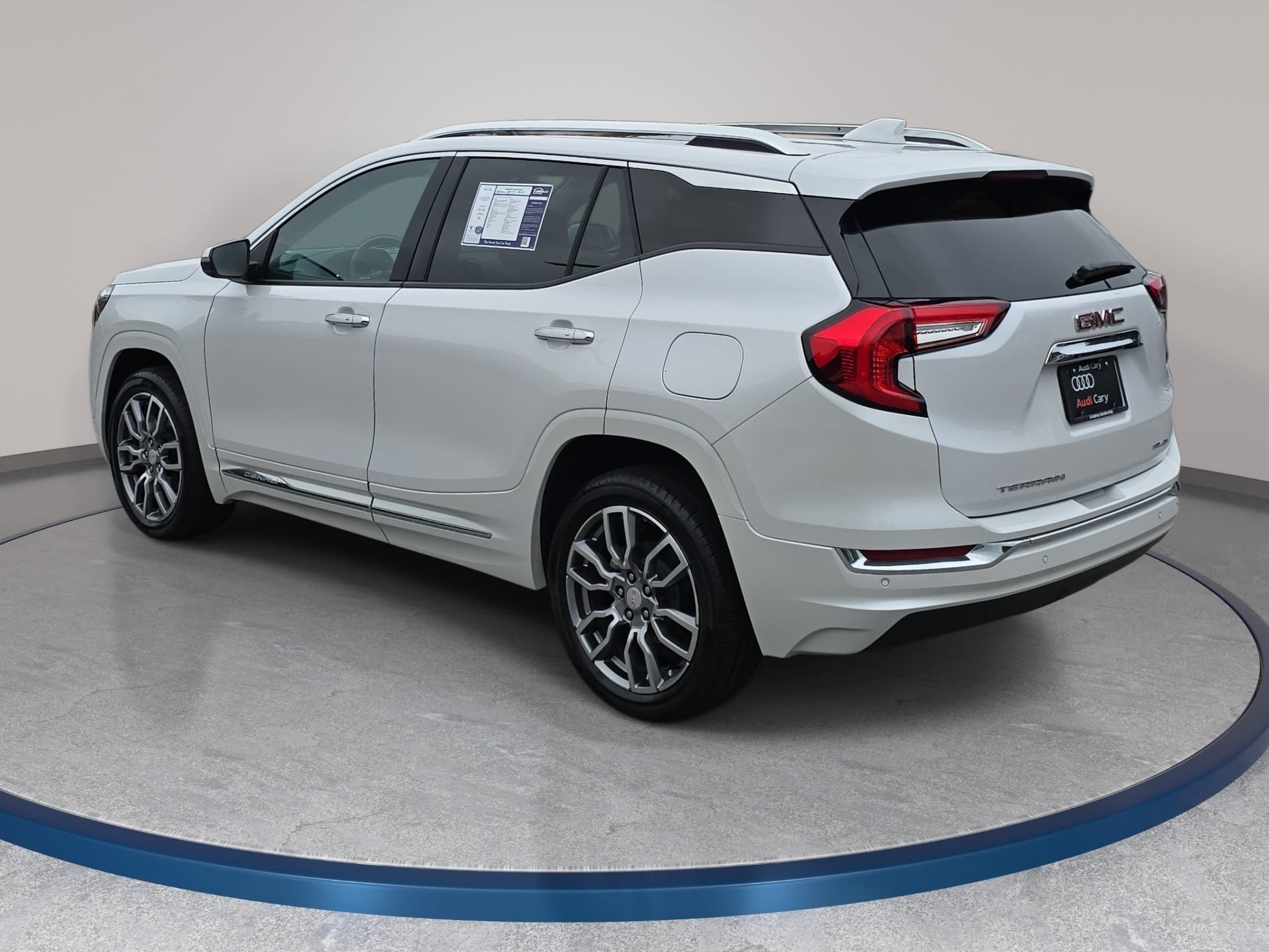 Used 2024 GMC Terrain Denali w/ Denali Premium Package AWD/4WD image 7