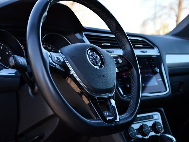 Used 2020 Volkswagen Tiguan SE R-Line AWD/4WD image 11