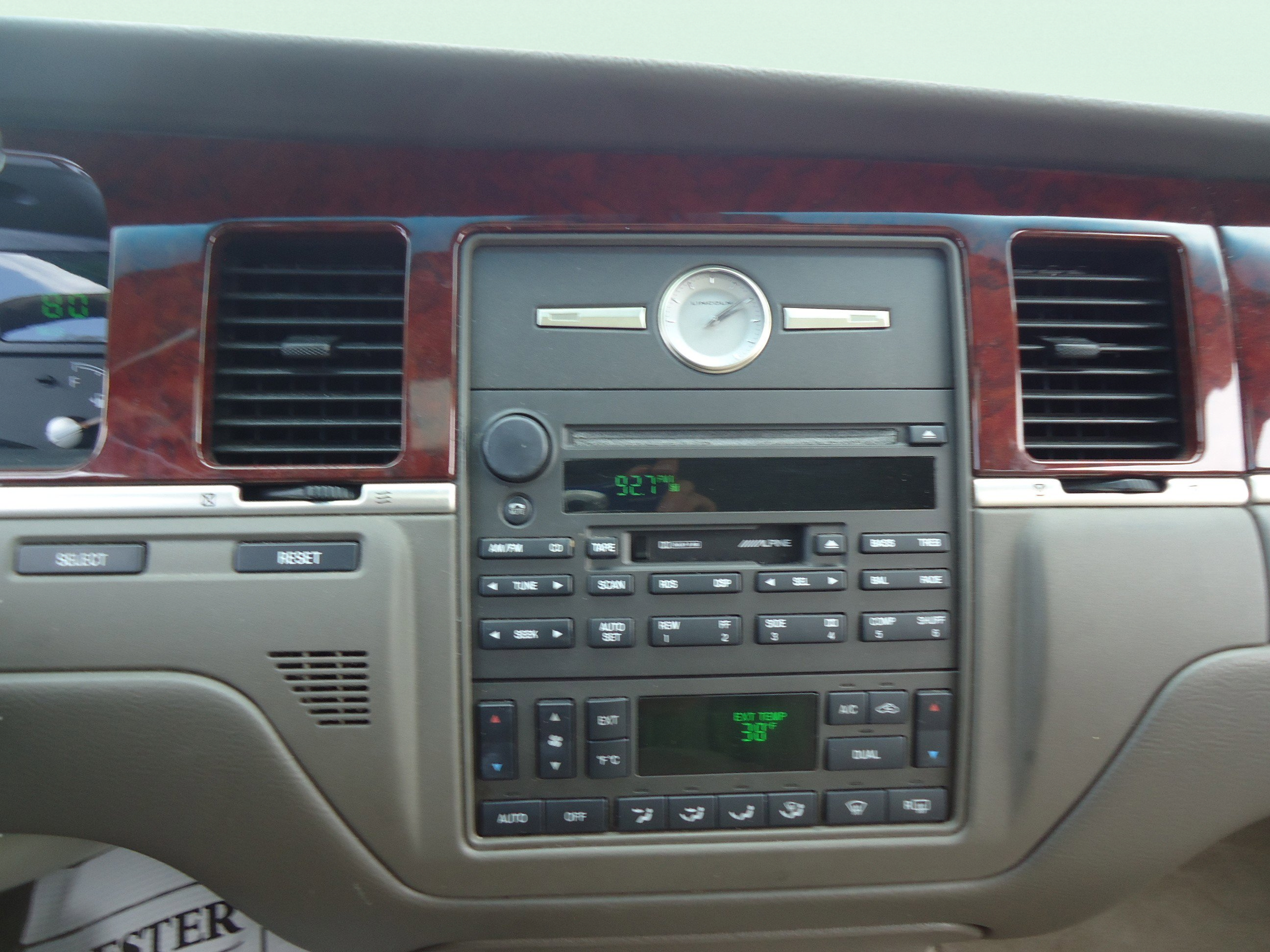 Used 2003 Lincoln Town Car Cartier RWD image 16