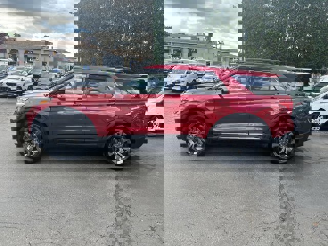 Used 2022 Ford Explorer XLT w/ Equipment Group 202A image 8