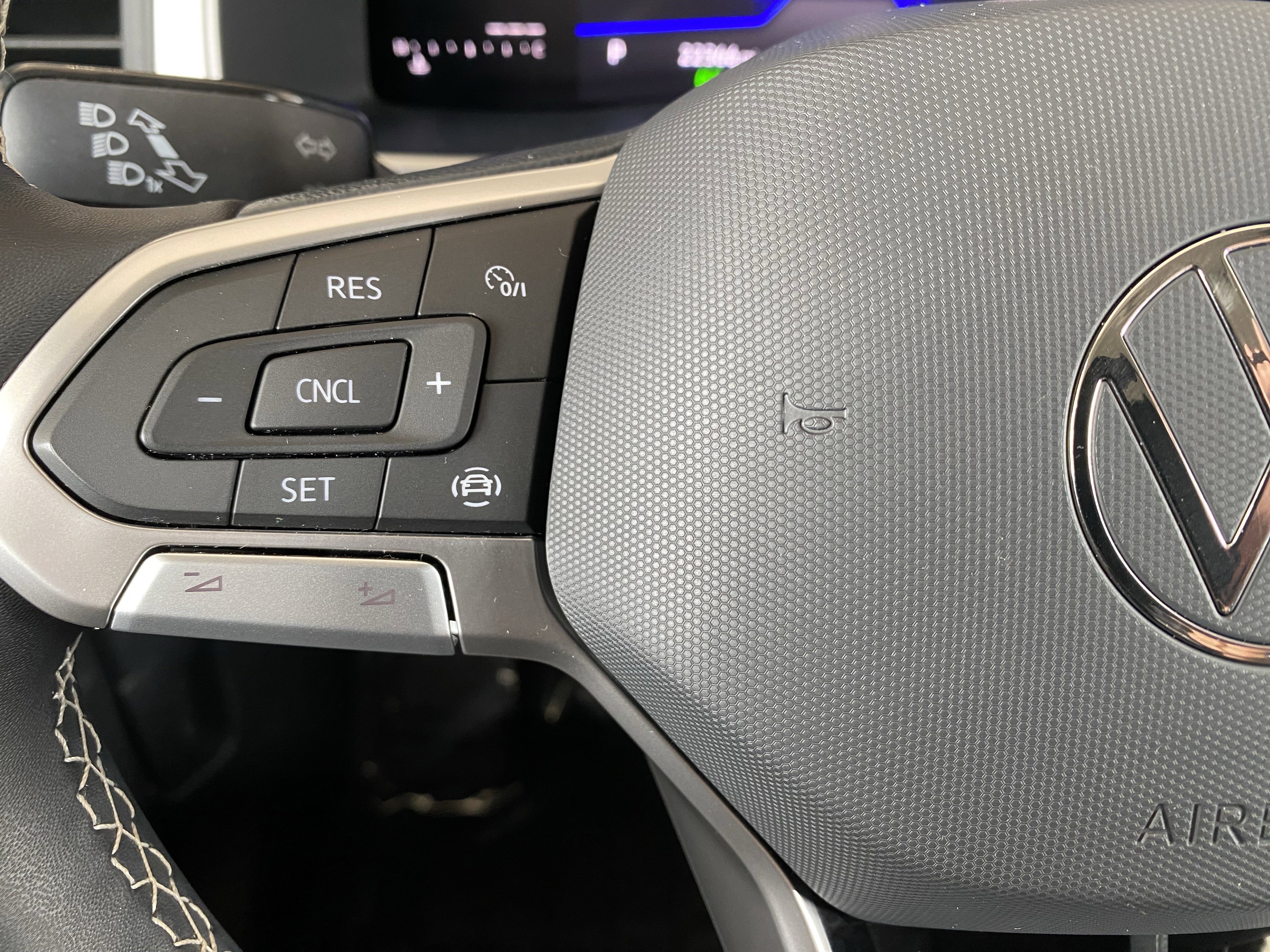 Certified 2023 Volkswagen Atlas SE image 9