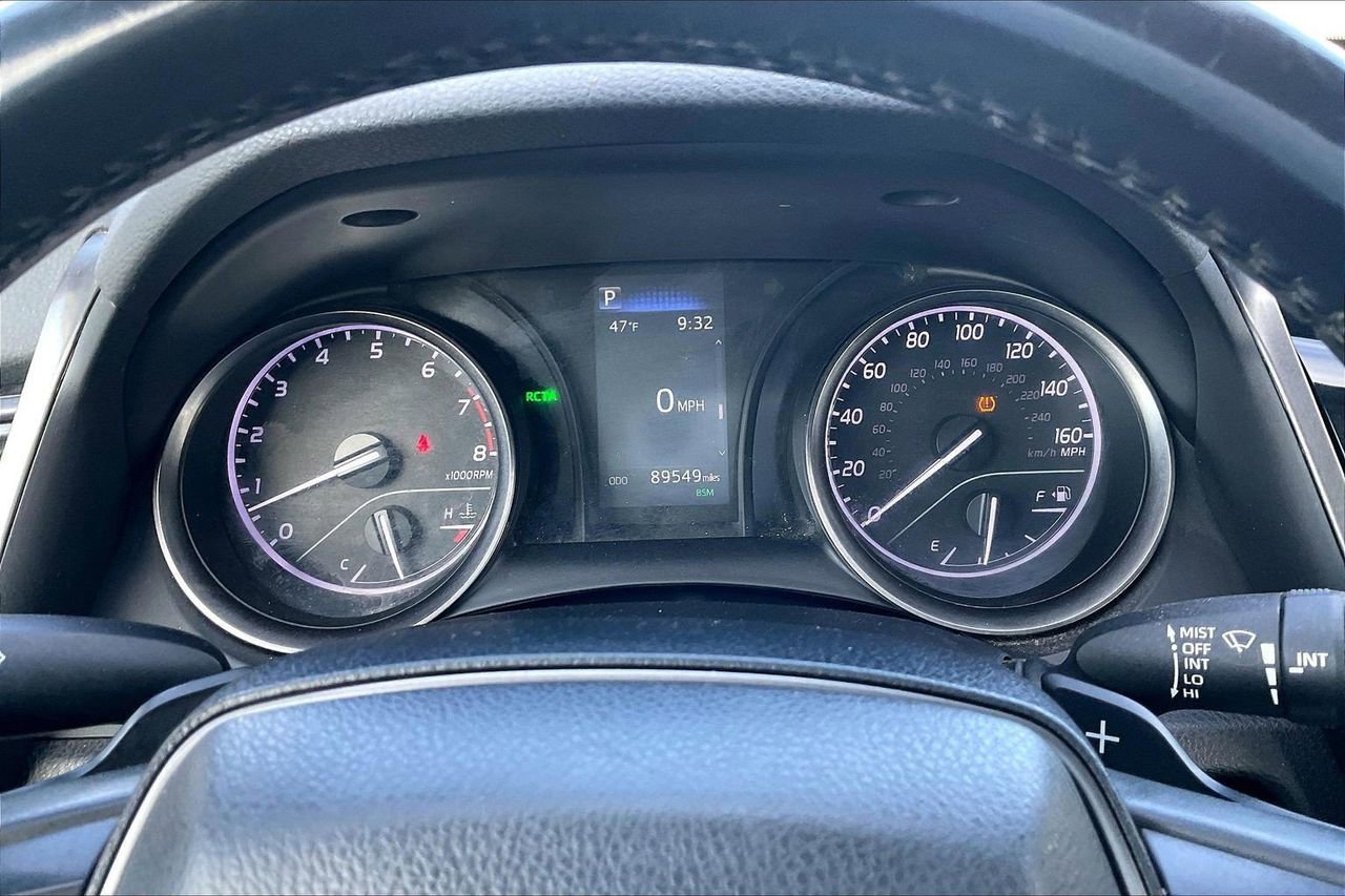 Used 2021 Toyota Camry SE image 11