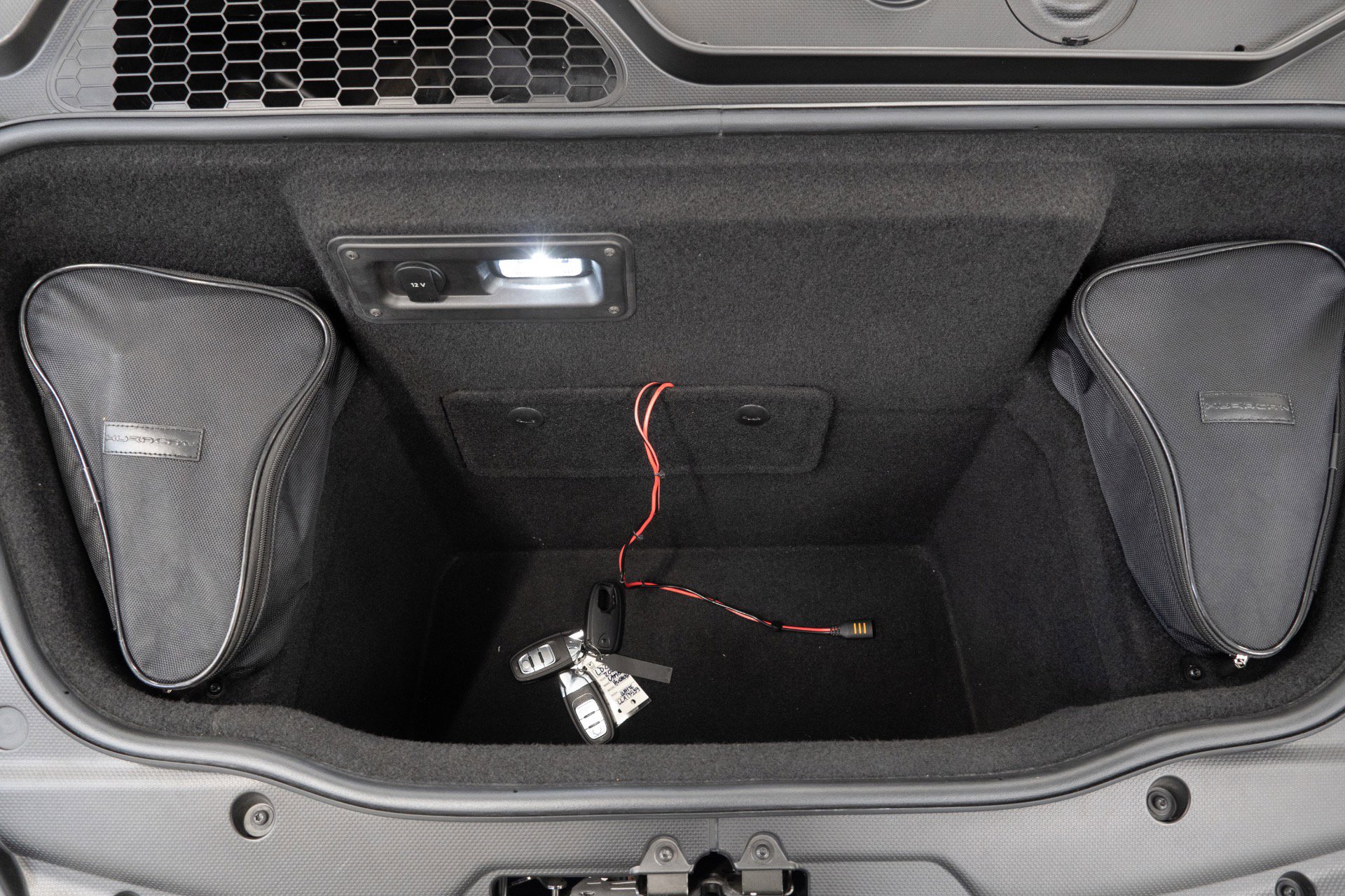 Used 2020 Lamborghini Huracan EVO image 24