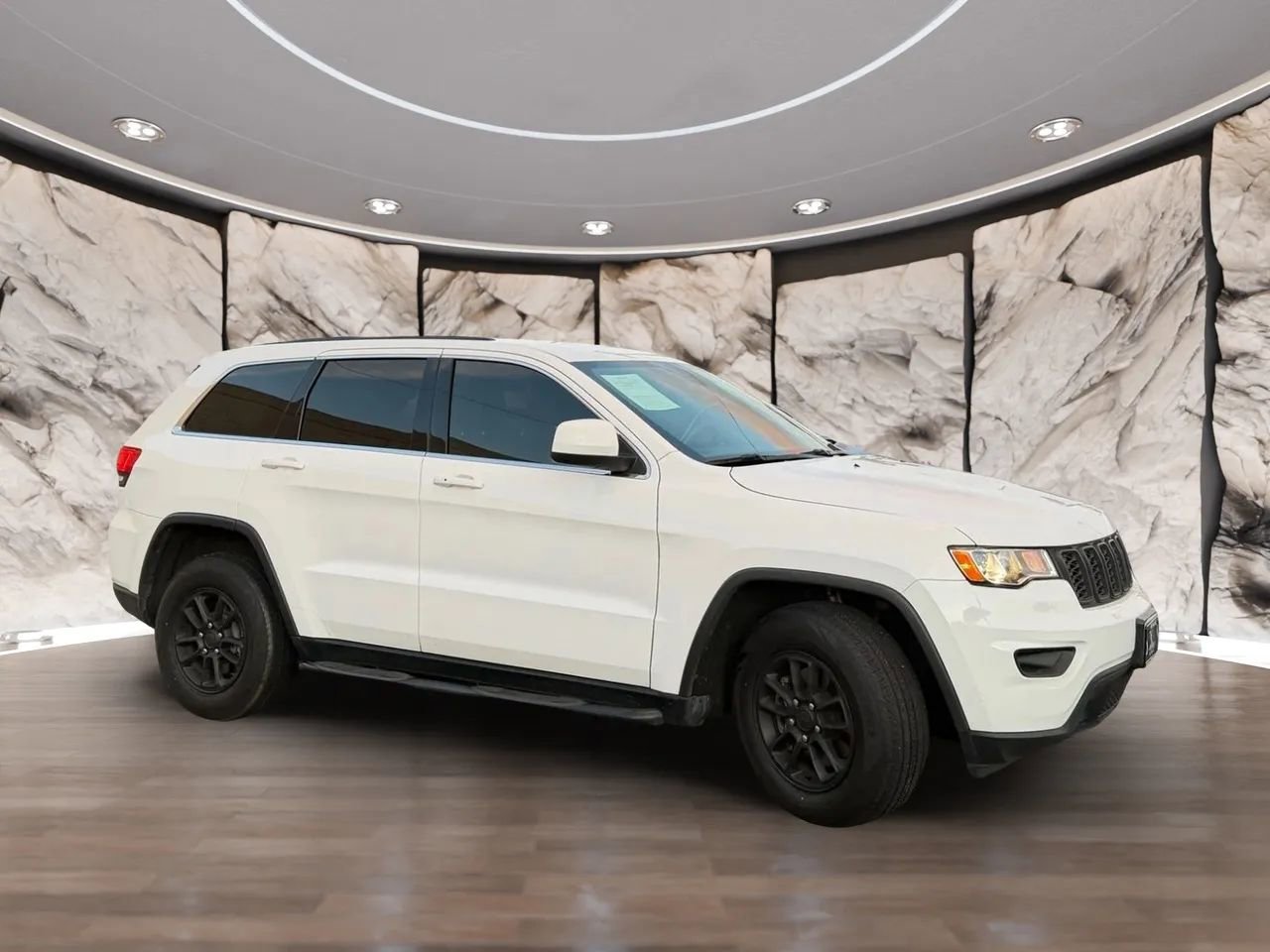 Used 2018 Jeep Grand Cherokee Laredo RWD image 5