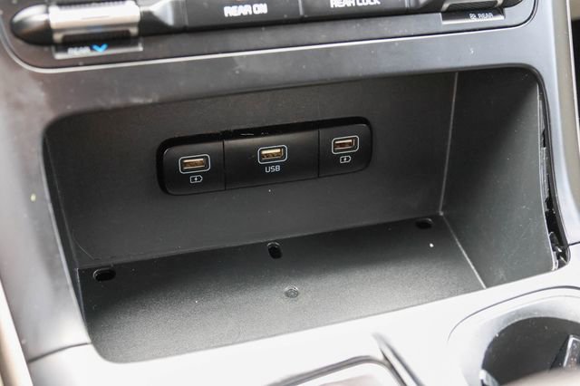 Used 2023 Kia Carnival LX FWD image 20