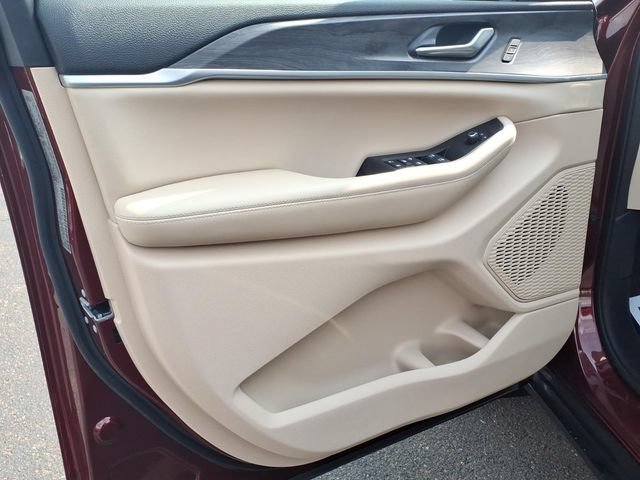Certified 2023 Jeep Grand Cherokee L Limited AWD/4WD image 22