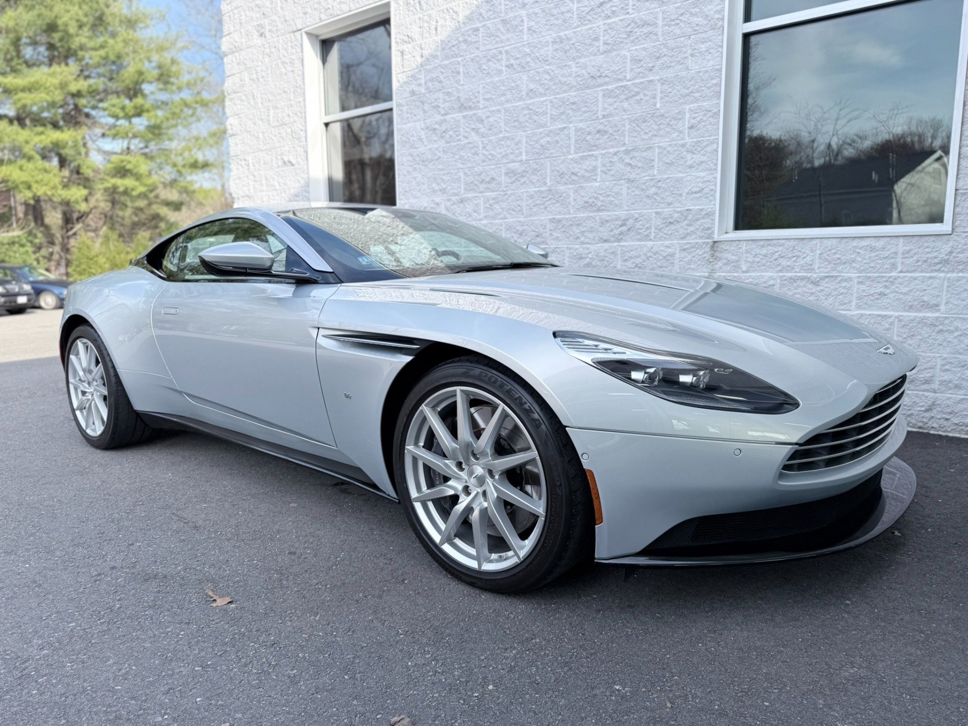 Used 2017 Aston Martin DB11 V12 image 33