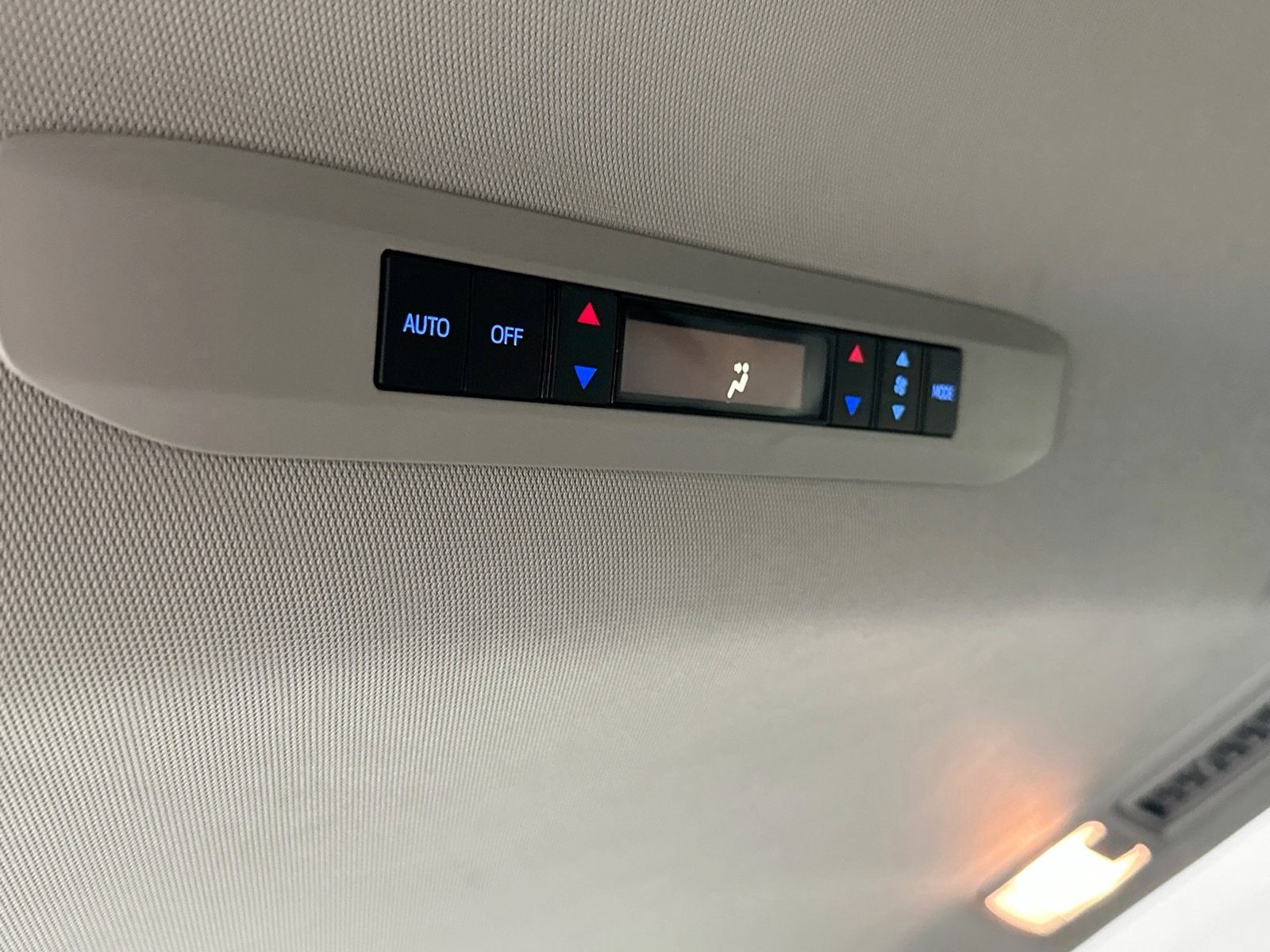 Used 2022 Toyota Sienna XLE w/ XLE Plus Package FWD image 26