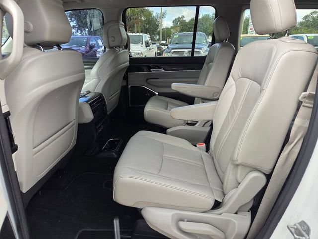 Certified 2022 Jeep Wagoneer Series III w/ Flexible Seating Group RWD image 14