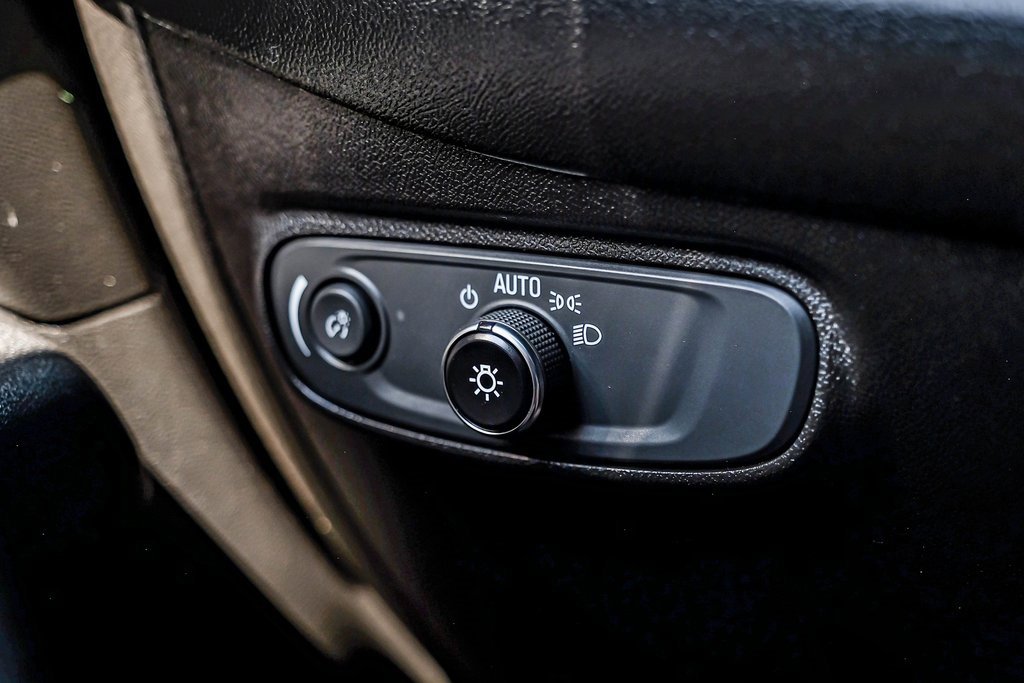 Used 2022 Chevrolet Equinox LS image 33