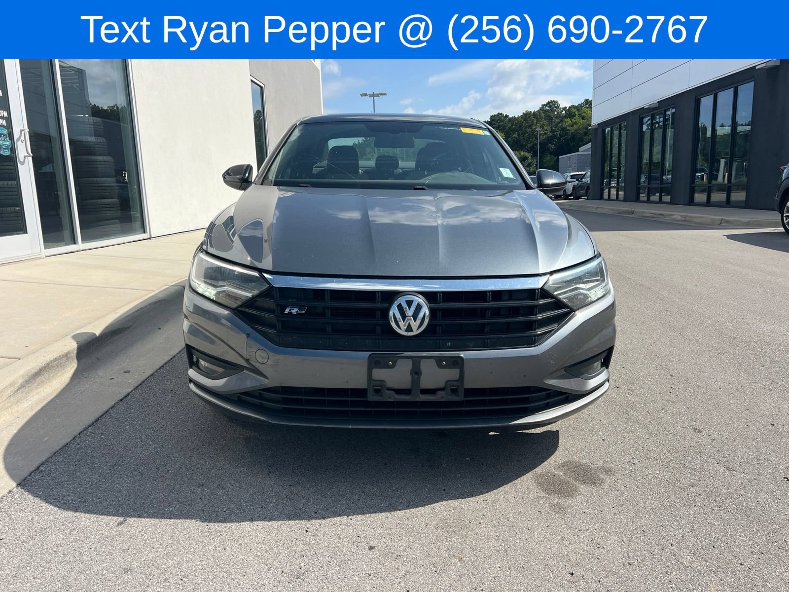 Used 2019 Volkswagen Jetta R-Line w/ R-Line Cold Weather Package FWD image 2