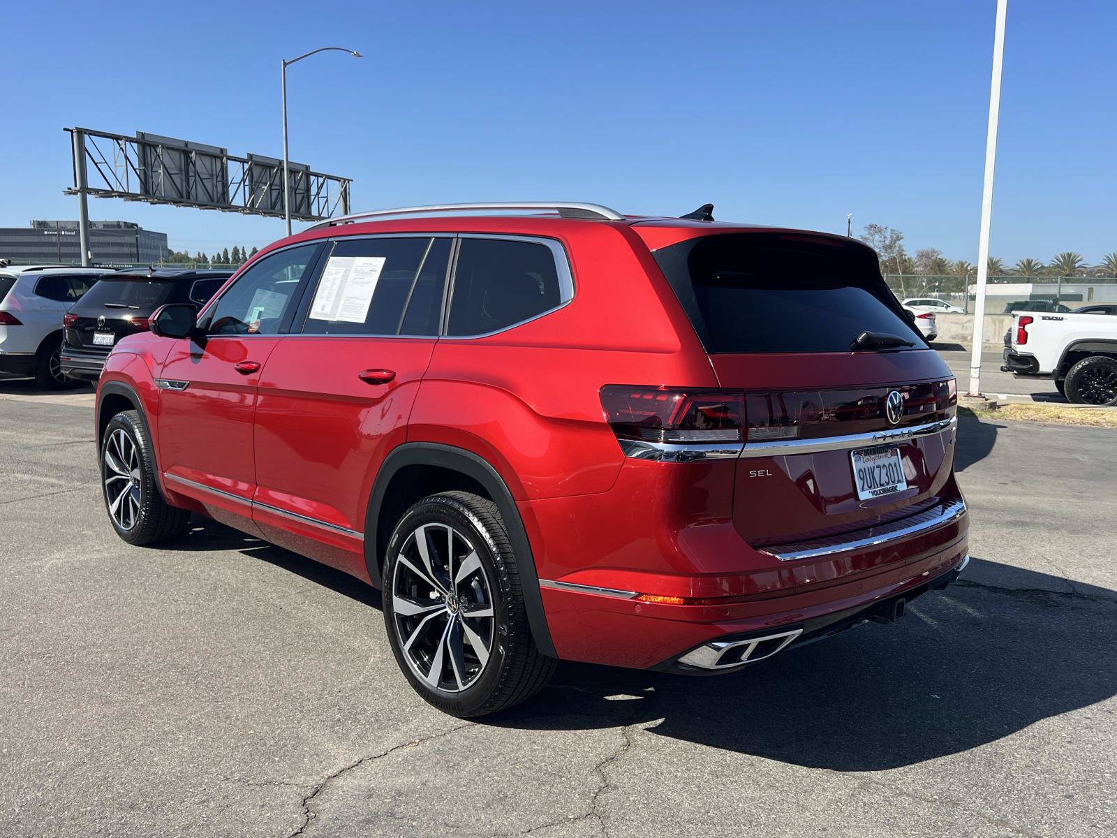Certified 2025 Volkswagen Atlas SEL Premium R-Line AWD/4WD image 3