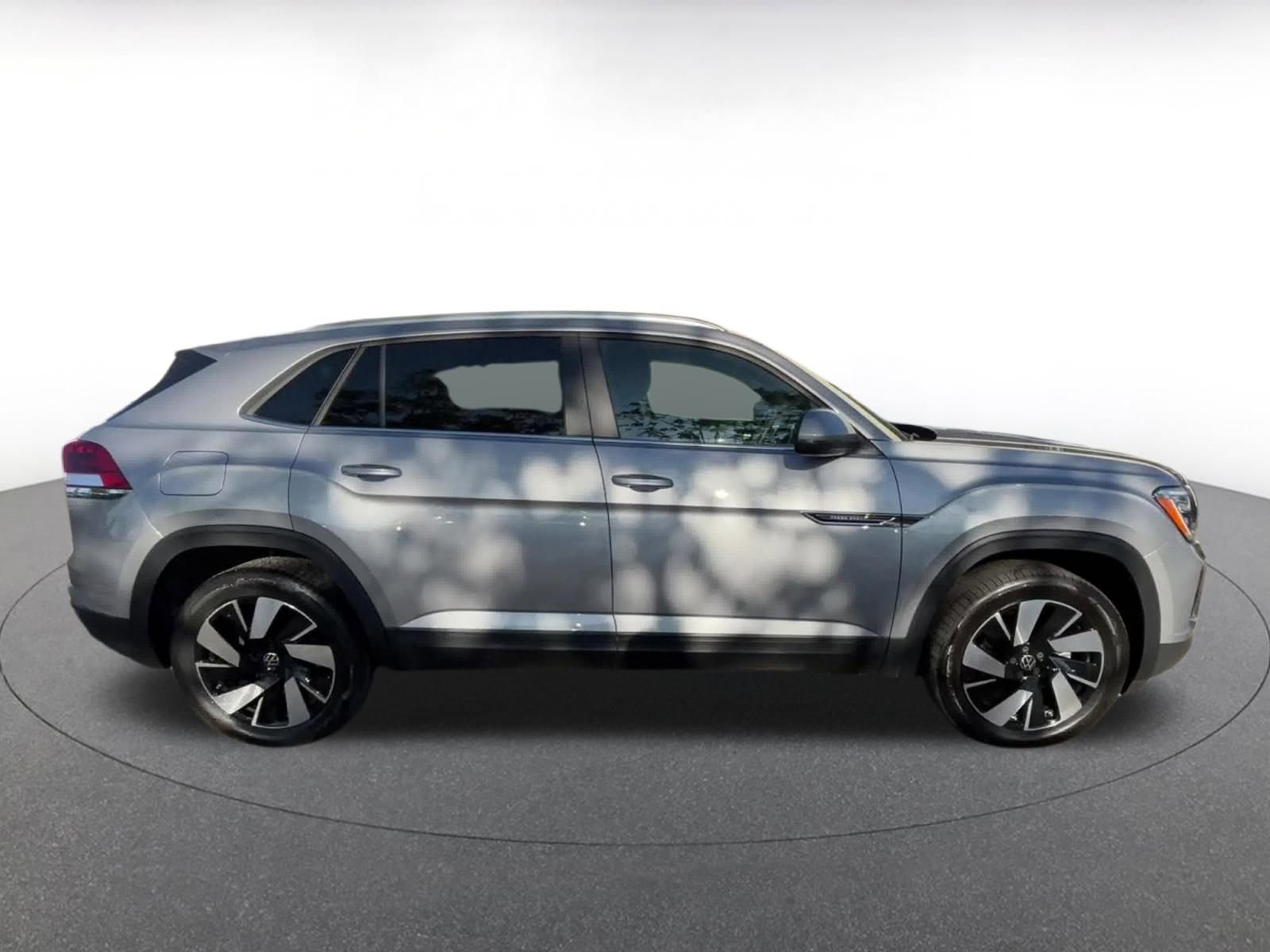 Used 2025 Volkswagen Atlas Cross Sport SE image 16
