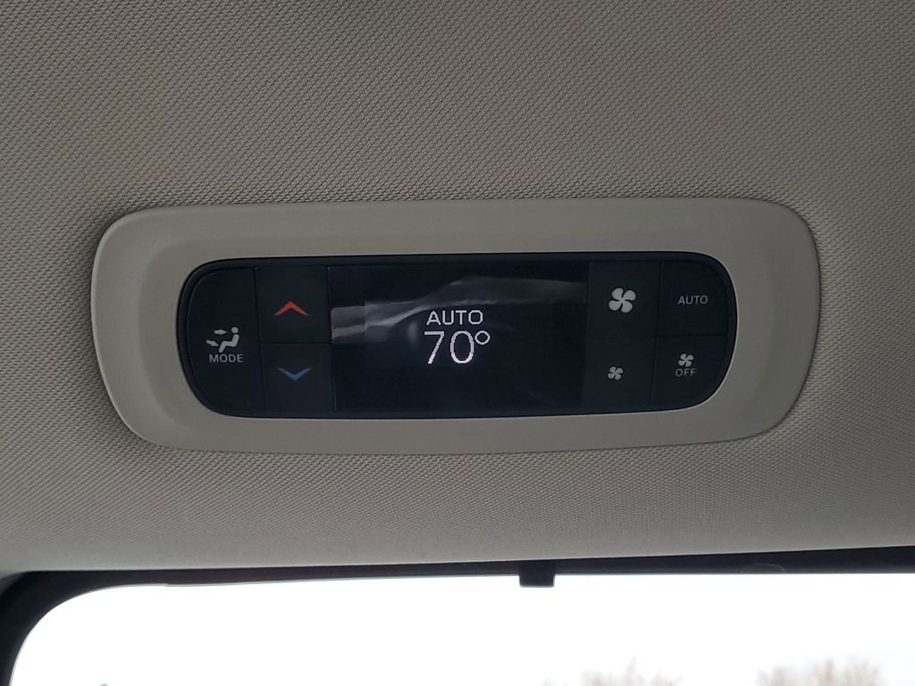 Used 2024 Chrysler Pacifica Touring-L image 27