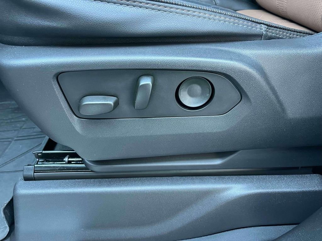 Certified 2023 Chevrolet Silverado 1500 High Country w/ Technology Package image 29