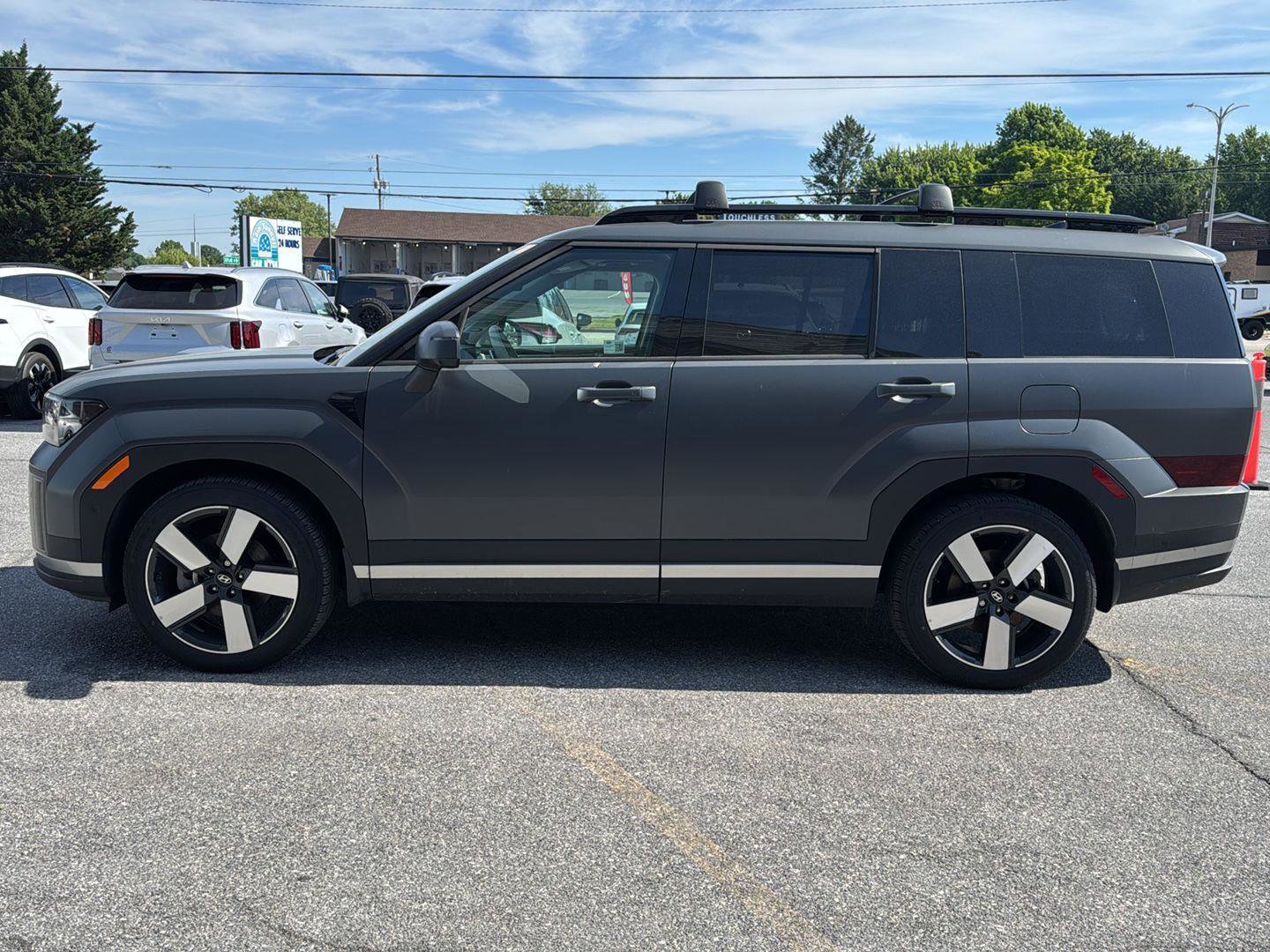 Used 2025 Hyundai Santa Fe Limited AWD/4WD image 2