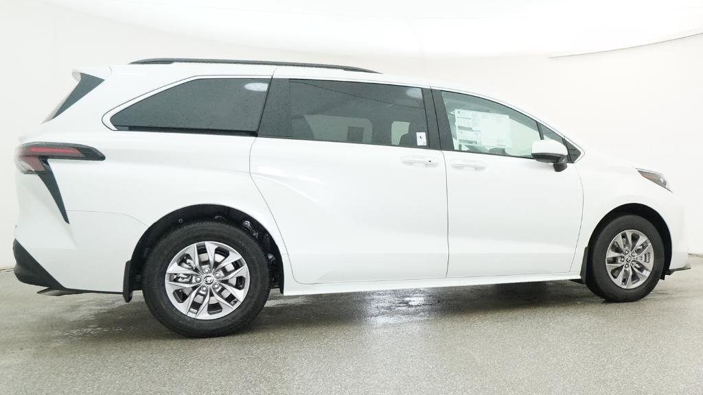 New 2026 Toyota Sienna XLE FWD image 21
