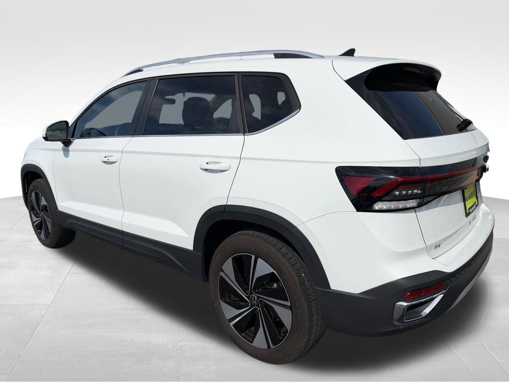 Used 2025 Volkswagen Taos SE AWD/4WD image 12
